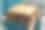 特写镜头的不知名的女性客户接收纸箱的披萨在家里从送货员的手。图片下载