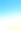 波浪拍打着沙滩。晴朗的天空。垂直的构图。图片下载