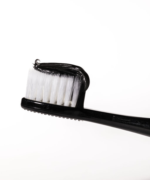 现代充电牙刷与复制空间的白色背景图片下载