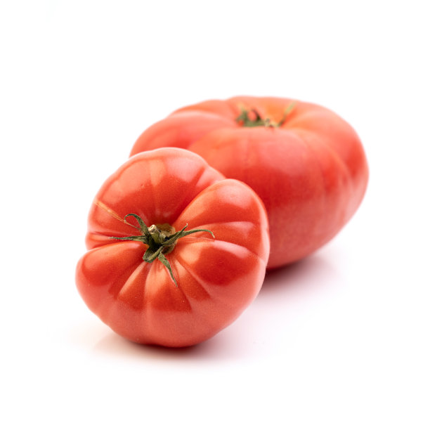 白色背景上的新鲜番茄。图片下载