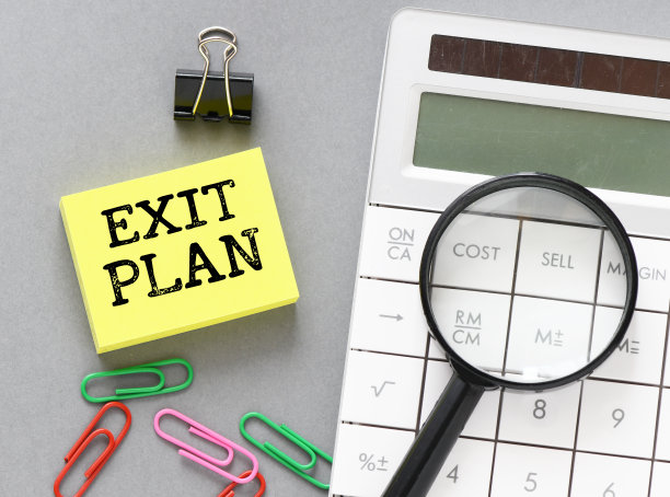 在一张小纸上写下“退出计划”。图片下载