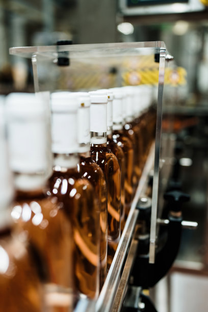 工业葡萄酒装瓶生产线图片下载