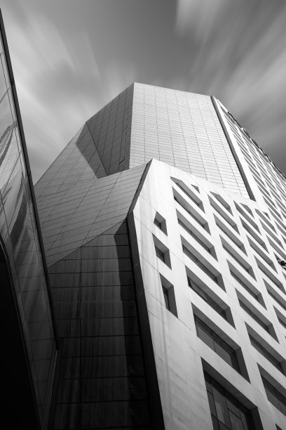 黑色和白色的现代城市建筑图片下载