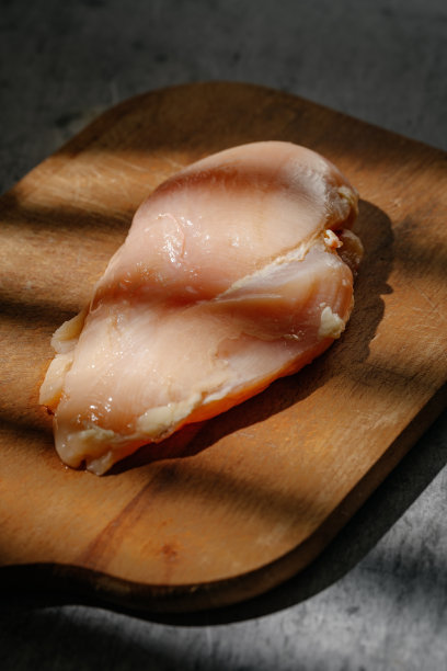 阳光照射在蔬菜和鸡蛋上图片下载