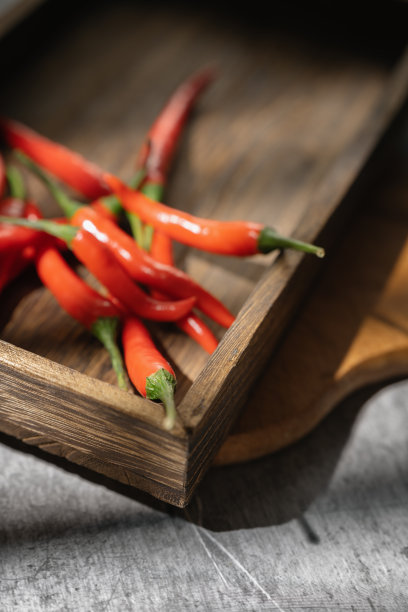 阳光照在胡椒粉上图片下载