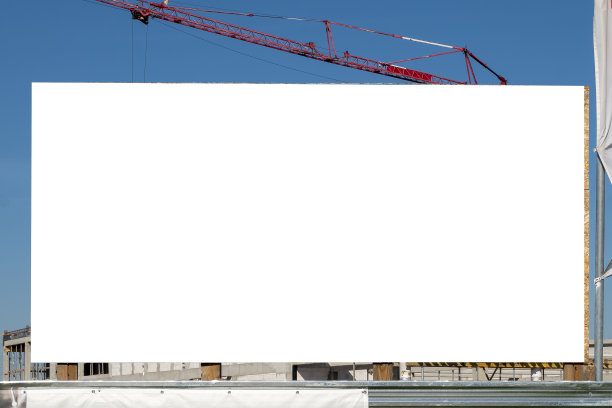 建筑工地上的空白广告牌图片下载