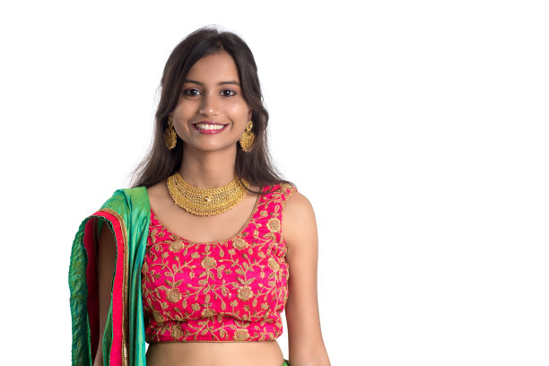 美丽的印度传统女孩在白色背景上摆姿势。图片下载