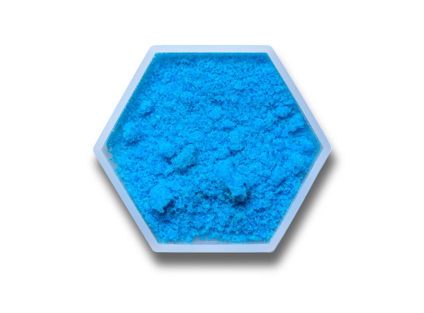 白底六角形分子容器中的硫酸铜(II)。图片下载