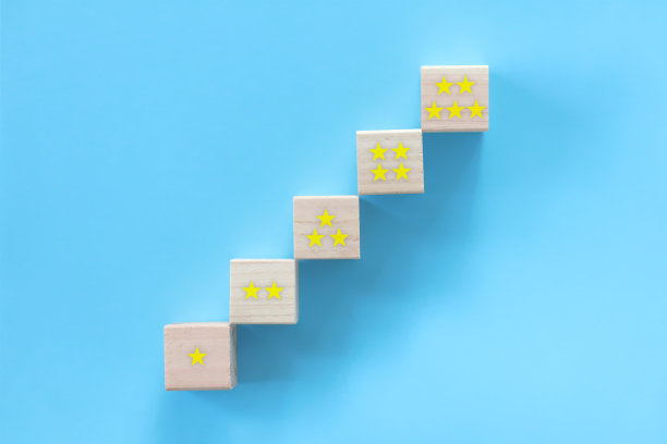 有星星的积木。图片下载