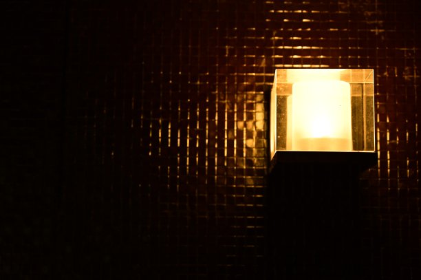 马赛克墙与光纹理背景图片下载