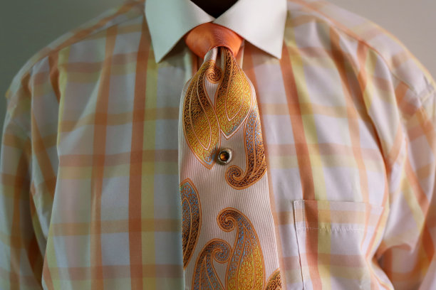 一个戴着桃色领带的非裔美国黑人图片下载