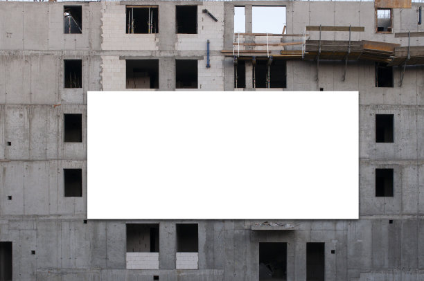 建筑工地前的空白广告牌图片下载