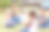 一名教师和学龄前儿童在户外玩耍的照片图片下载