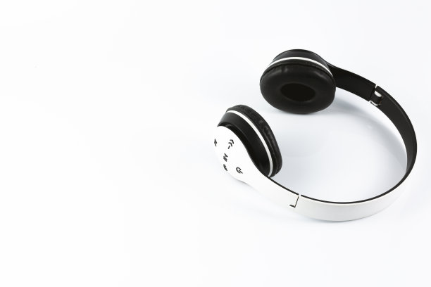耳机在白色背景，耳机音乐隔离在白色背景图片下载