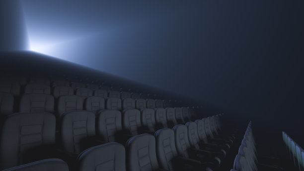礼堂里的空座位。背景中的电影放映机光束图片下载