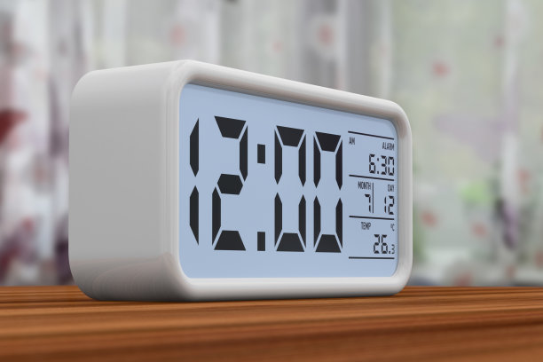 闹钟在木桌上。三维渲染图片下载