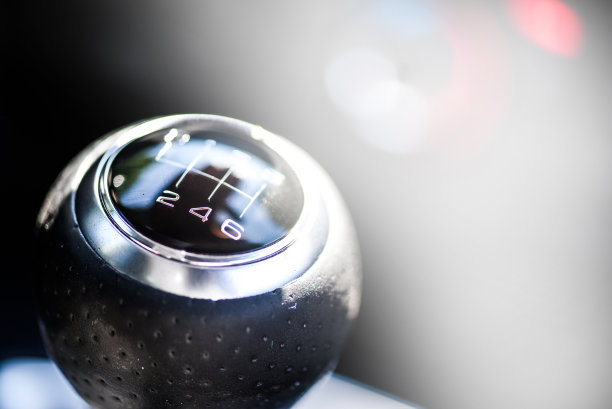 选择聚焦六速变速卡车。齿轮传动。本空间图片下载