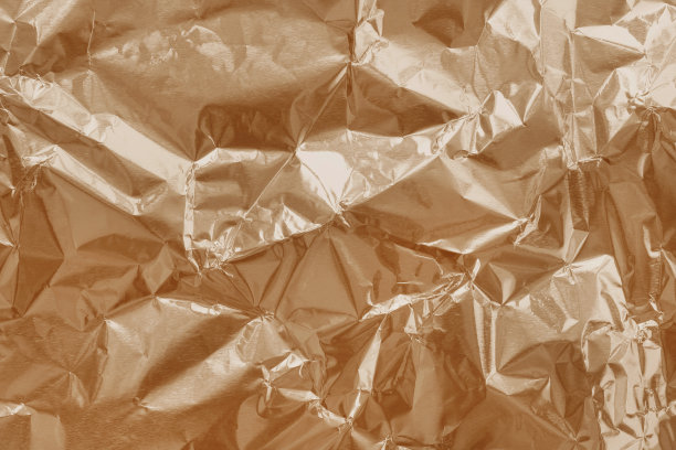 棕色铝箔纹理背景，包装纸图案有褶皱和波浪。图片下载