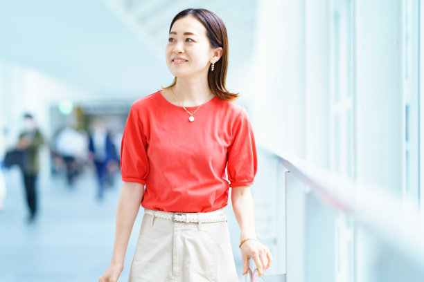 通勤上班的女人图片下载