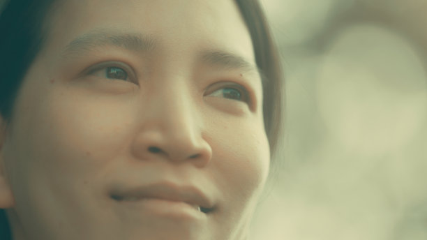 触摸着周围的幸福图片下载