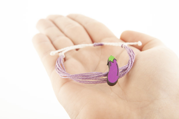 儿童手链图像白色背景图片下载