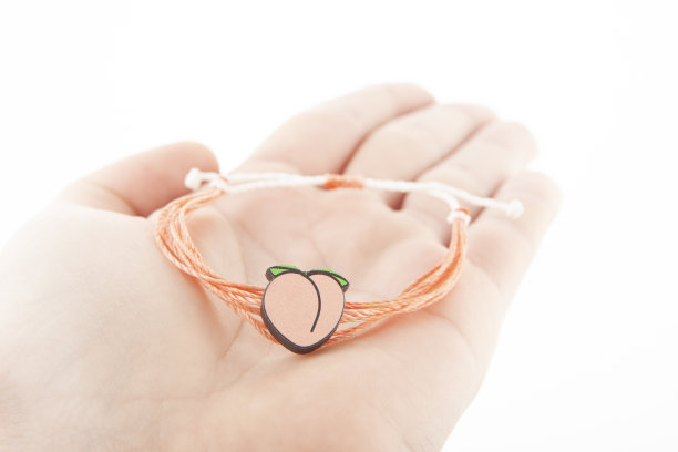 儿童手链图像白色背景图片下载