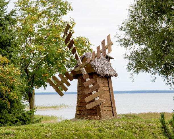 木制装饰磨坊，用于装饰夏季小屋，户外图片下载