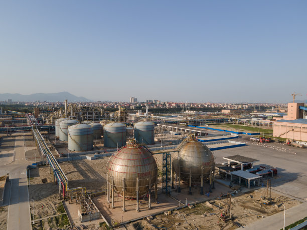 化工厂储罐的鸟瞰图图片下载