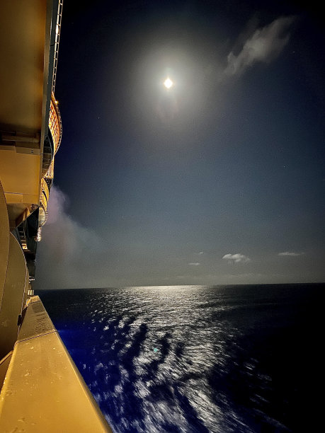 满月巡航图片下载