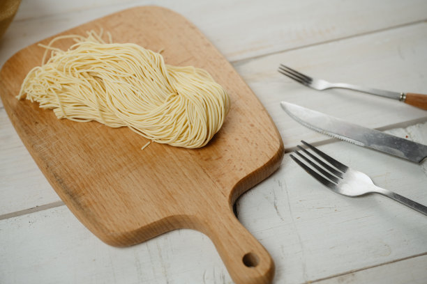 面条在板上图片下载