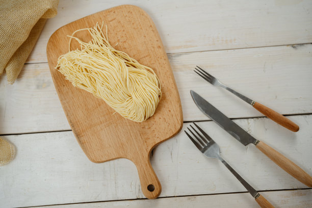 面条在板上图片下载