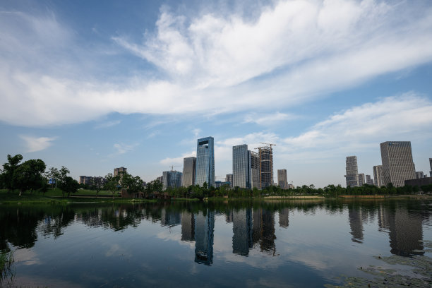 成都滨江现代城市黄昏建筑图片下载