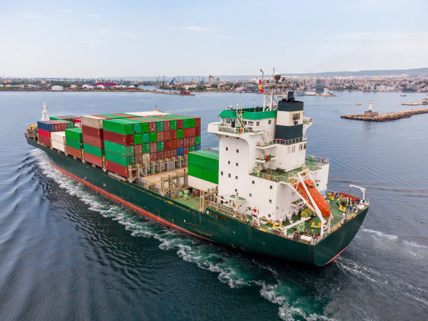 集装箱船俯视图，航运或运输概念背景。图片下载