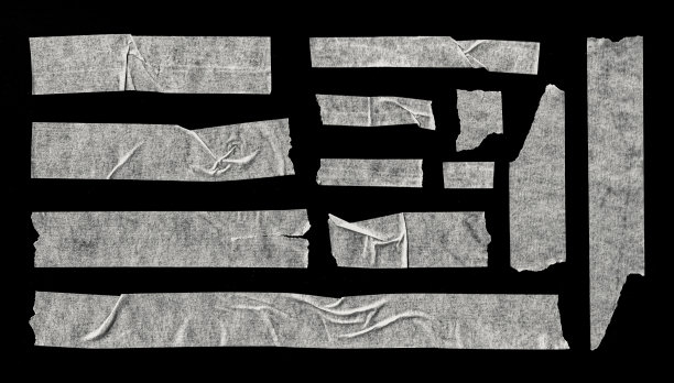 黑色背景上的不干胶透明胶带纸片拼贴纹理元素图片下载