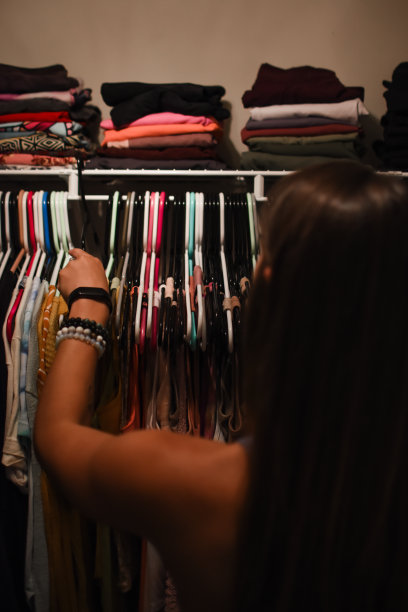 在壁橱里图片下载