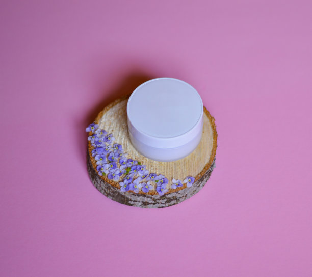 圆形木锯，用于化妆品、首饰产品的底座或裙台。演讲中,广告图片下载