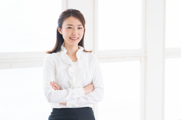 年轻迷人的亚洲女商人图片下载