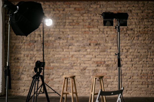 有录音设备的简陋录音室图片下载