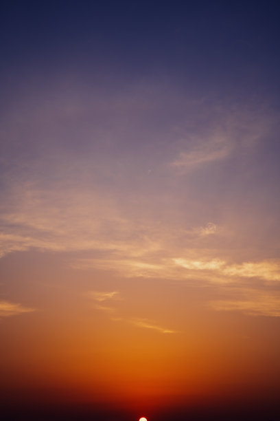 黄昏燃烧的云图片下载