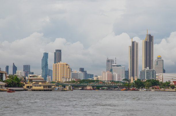 泰国首都曼谷的城市景观和Chaophraya河图片下载