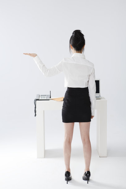 西装女人的背影图片下载