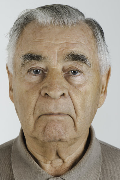 年长的男人图片下载