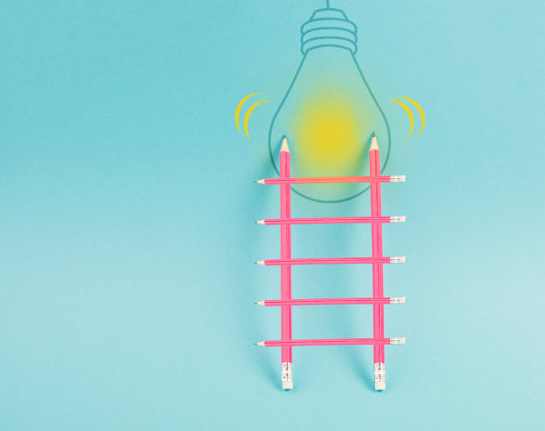 成功的阶梯，有一个想法，营销和商业概念，头脑风暴为新目标，灯泡图片下载