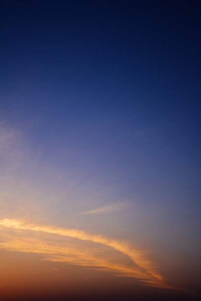 黄昏燃烧的云图片下载