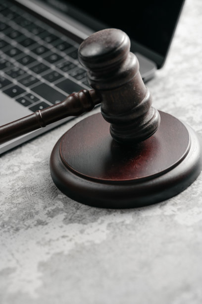 闹钟和木槌图片下载