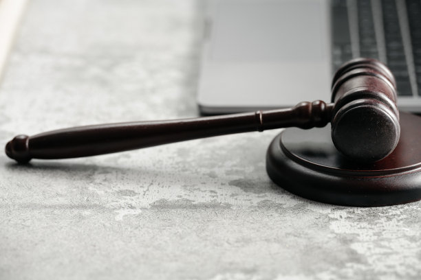 闹钟和木槌图片下载