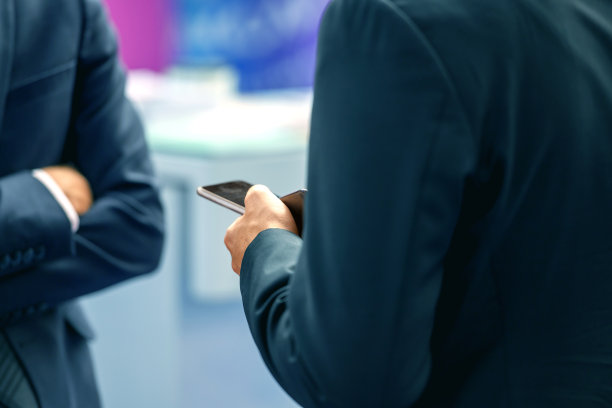 商人一边社交一边做笔记，尼康Z7图片下载