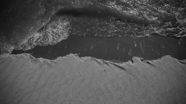 美丽的抽象背景，沙滩上的沙子和波浪图片下载