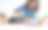 把幼苗移栽到泥炭盆里。图片下载