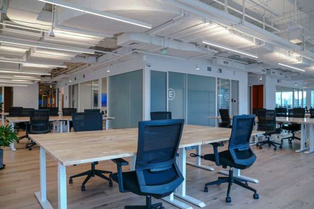 现代办公大厅内部图片下载